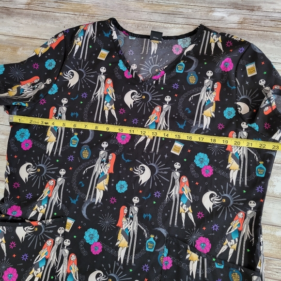 Nightmare Before Christmas Womens Scrub Top No Size Tag SEE DESCRIPTION - Picture 6 of 16